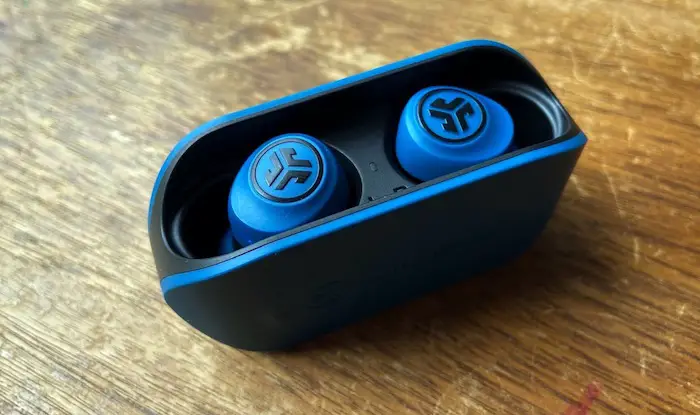 Jlab earbuds not discount connecting to bluetooth