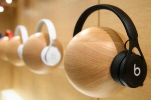 Beats Headphones Not Charging: Causes & Fixes